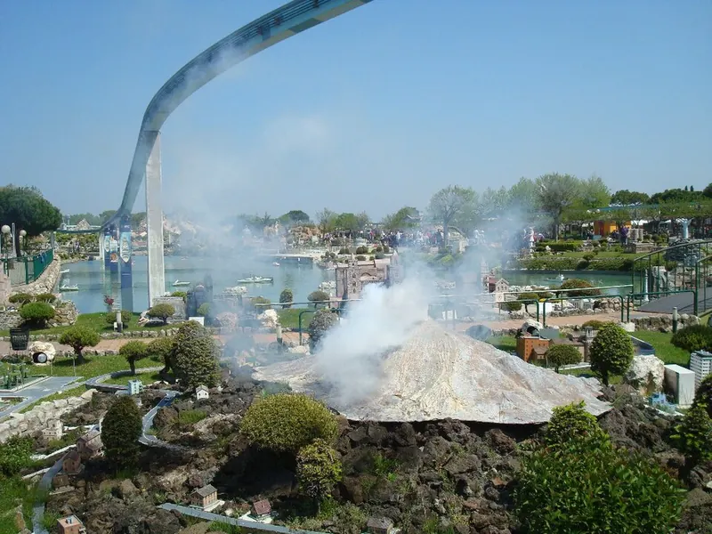 Italia in Miniatura, l'Etna in scala