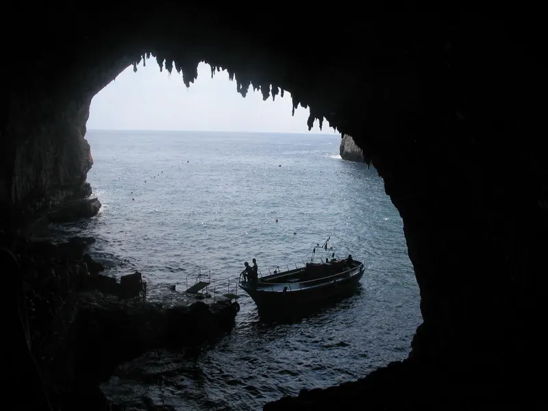 Grotta Zinzulusa, Castro