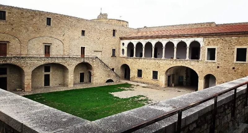 Castello aragonese di Venosa, Venosa