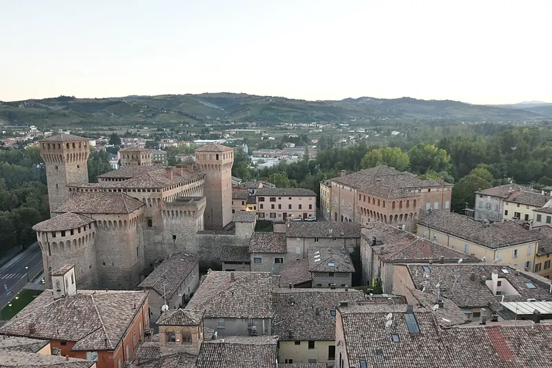 Rocca di Vignola sulle rive del Panaro