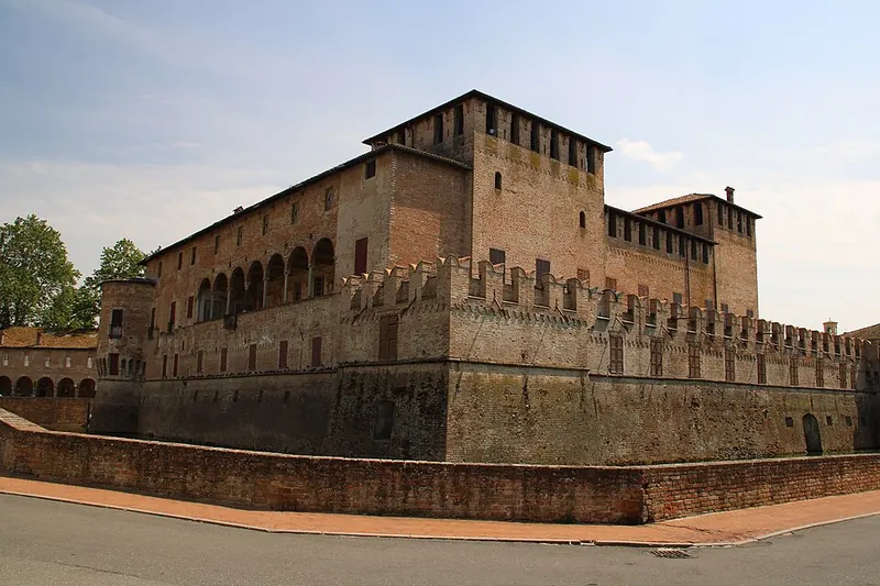 Rocca Sanvitale di Fontanellato con il fossato