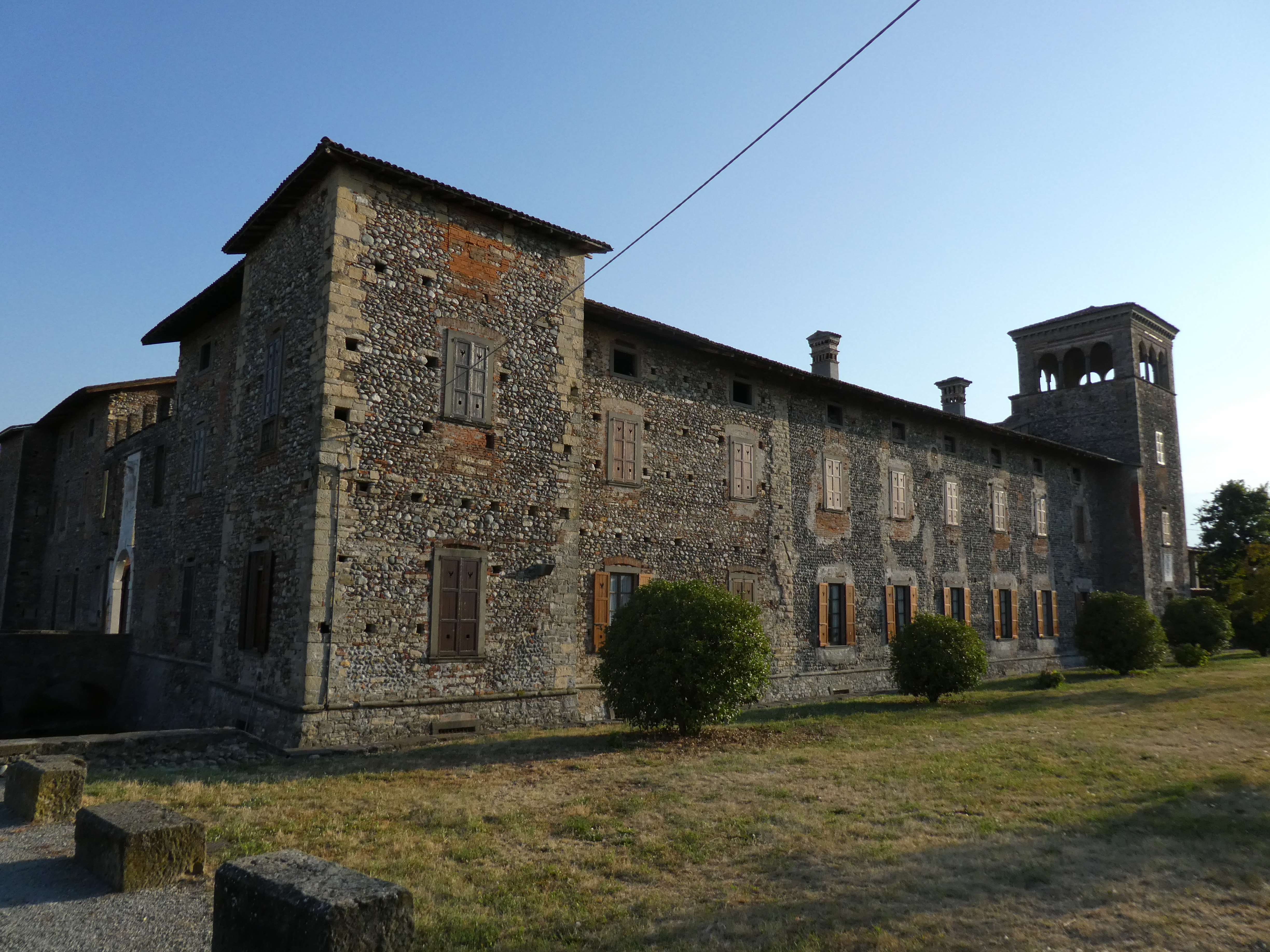 Castello Colleoni-Martinengo, Cavernago