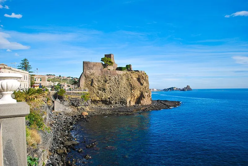 Castello di Aci, Aci Castello