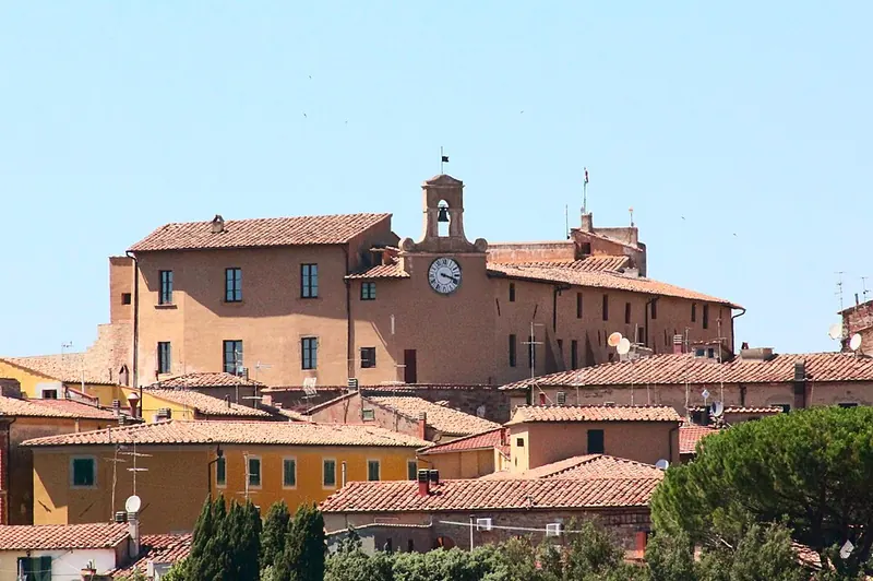 Castello dei Vicari, Lari