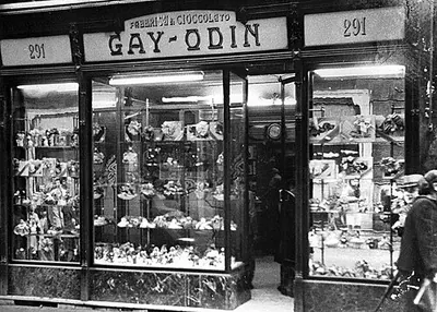 La storica bottega Gay-Odin a Napoli