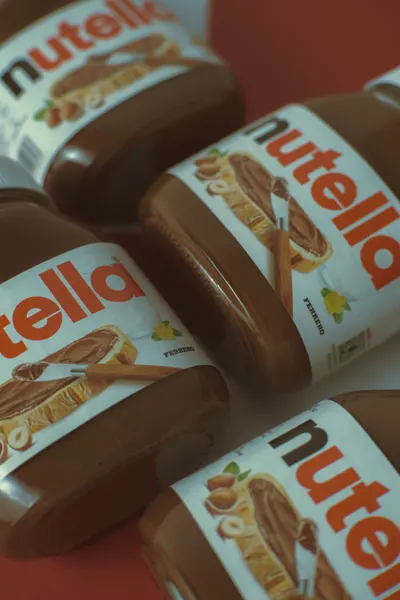 Barattoli di Nutella, nata nel 1964 dalla pasta gianduja Ferrero di Alba (foto di Snapché su Pexels)