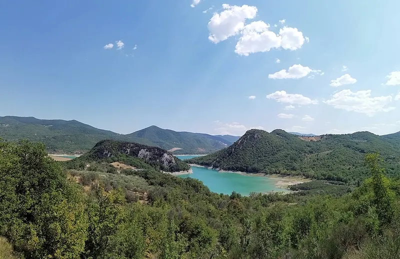 Lago di Bomba, Bomba