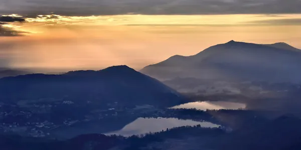 Laghi di Avigliana all'alba