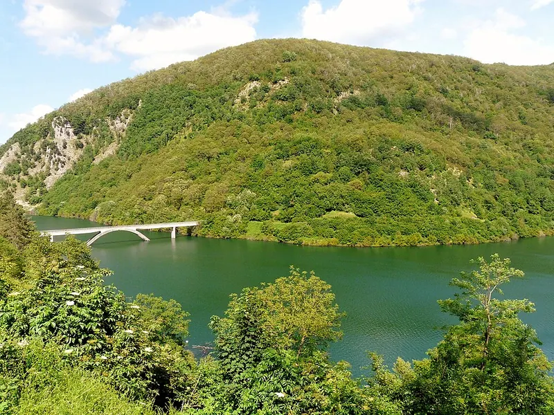 Panorama del lago di Vagli e di Vagli Sotto