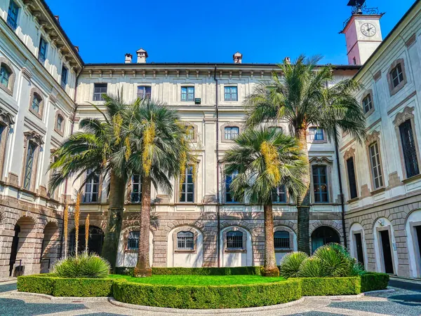 Isola Bella e il Palazzo Borromeo visti da Stresa