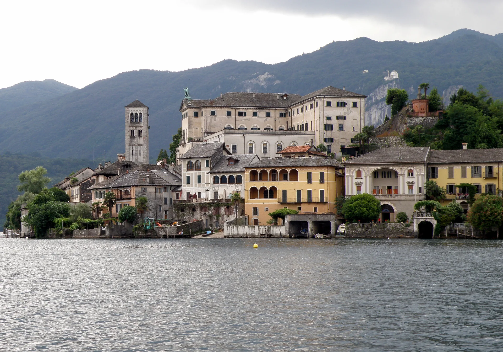 Isola di San Giulio vista dal Lago d'Orta
