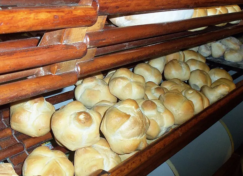 Michetta milanese, panino cavo a forma di rosa