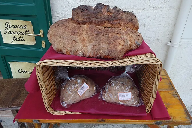 Pane di Matera IGP a forma di cornetto