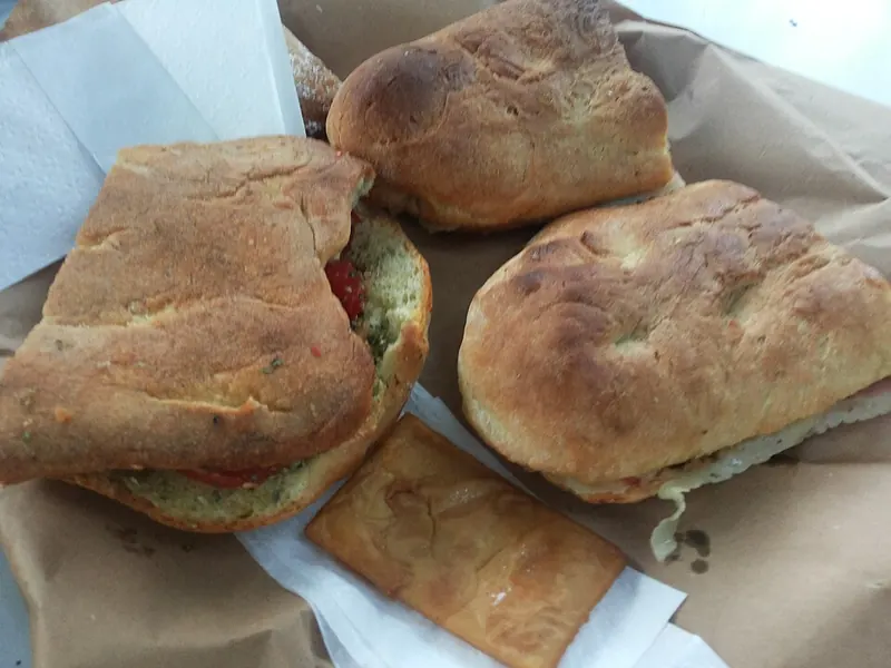 Pane cunzato siciliano, panino condito