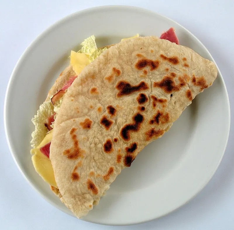 Piadina romagnola cotta sulla teglia