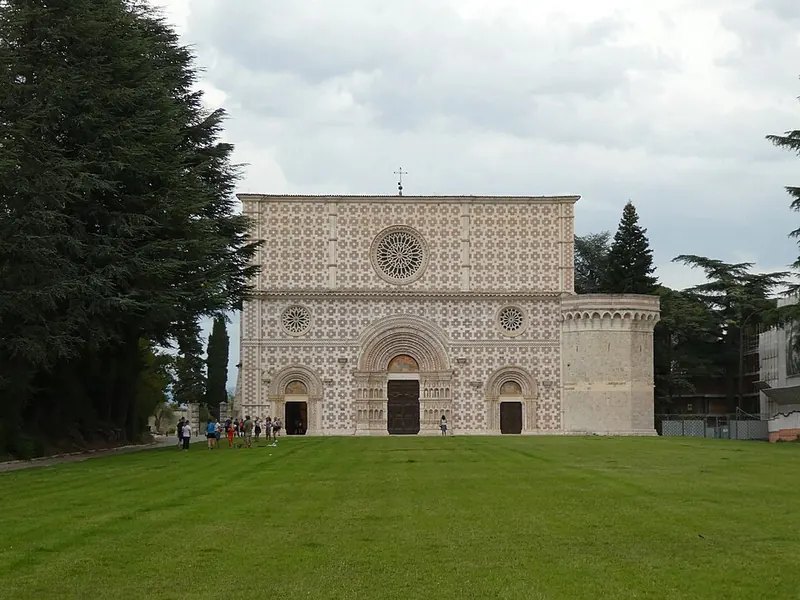 Basilica di Santa Maria di Collemaggio, L'Aquila