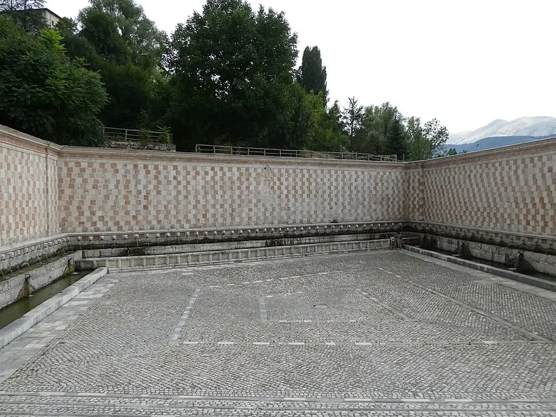 Fontana delle 99 cannelle, L'Aquila
