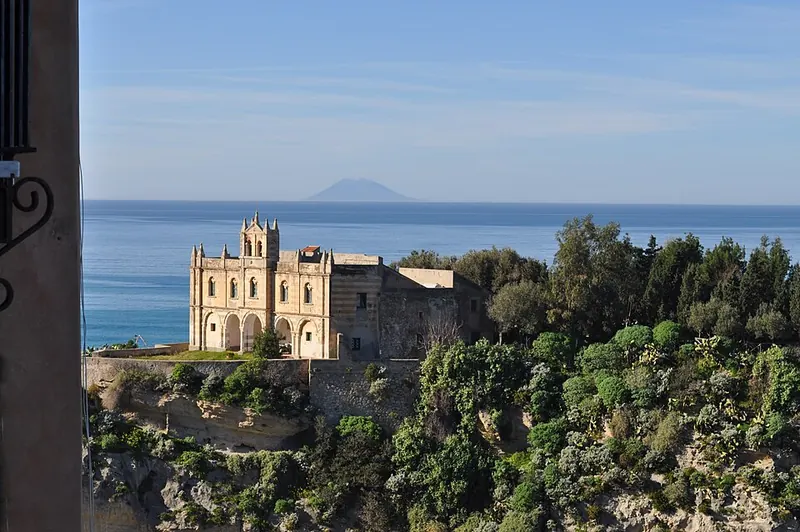 Santuario di Santa Maria dell'Isola, Tropea