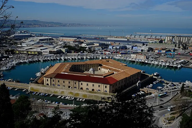 Mole Vanvitelliana, Ancona