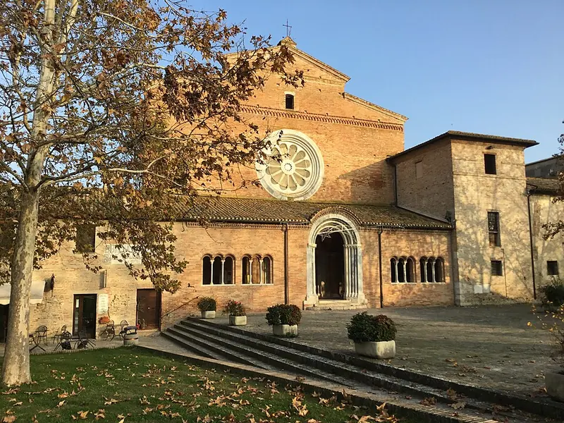Abbazia di Chiaravalle di Fiastra, Tolentino