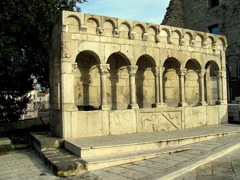 Fontana Fraterna, Isernia