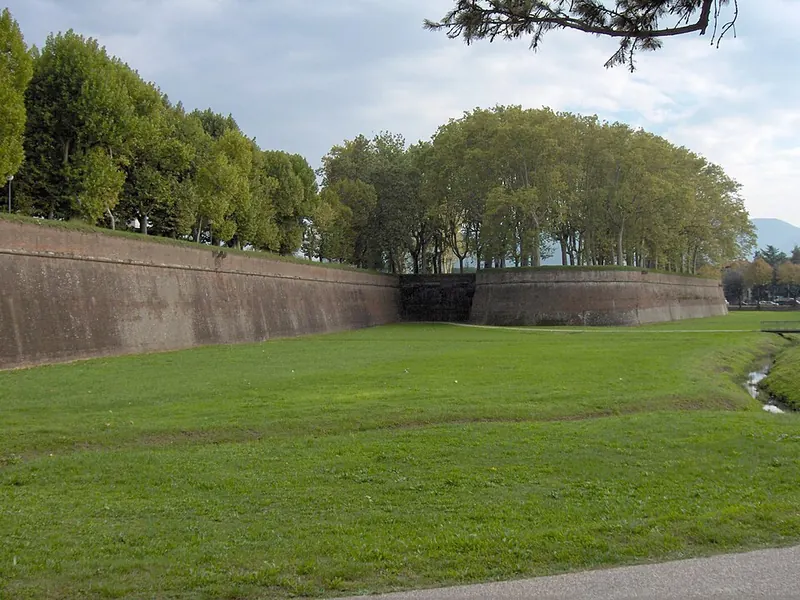 Le mura storiche di Lucca
