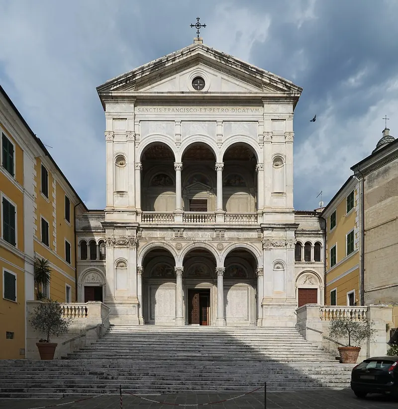 Facciata del Duomo di Massa