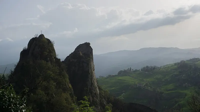 I Sassi di Roccamalatina, guglie di arenaria sull'Appennino modenese