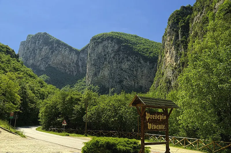 Parco della Gola della Rossa e di Frasassi, Serra San Quirico