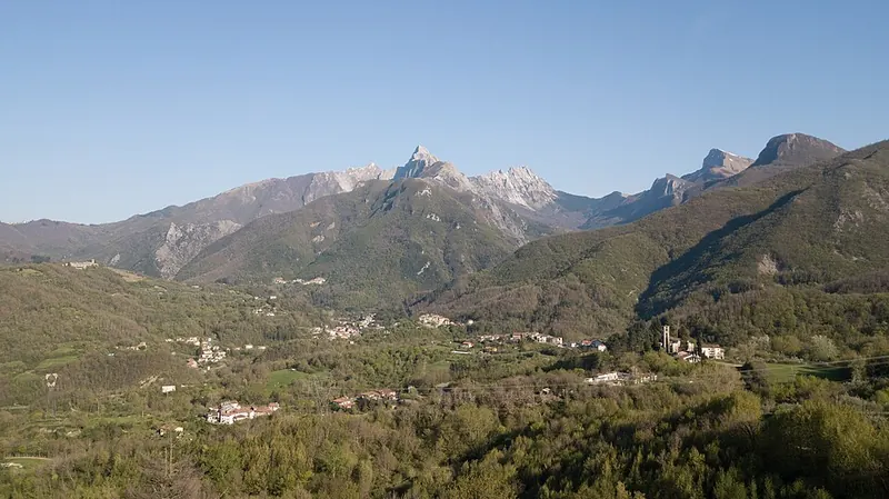 Veduta delle Alpi Apuane