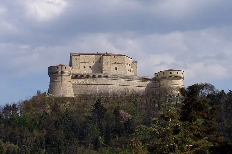La rocca di San Leo sulla cuspide rocciosa