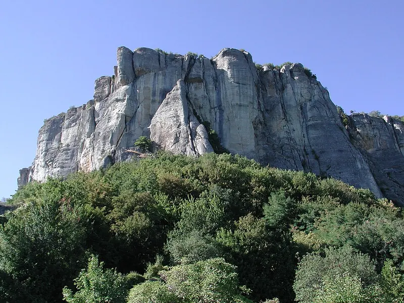 Pietra di Bismantova, parete rocciosa