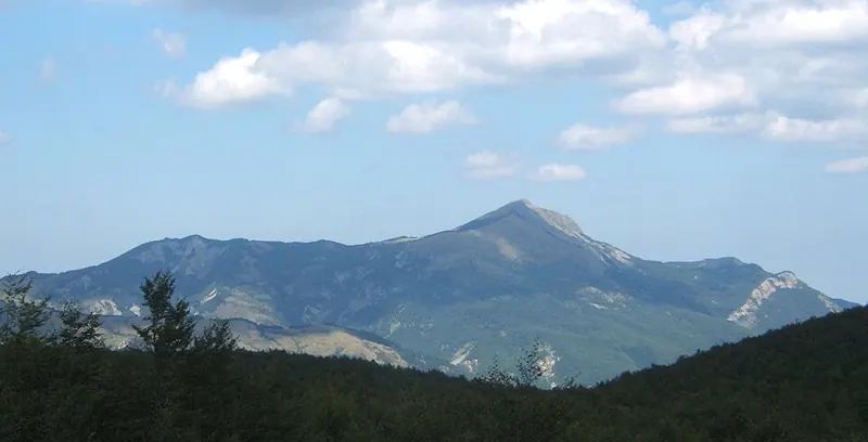 Monte Ventasso visto da Cerreto Laghi