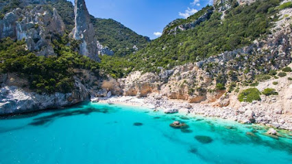La spettacolare guglia di Cala Goloritzé in Sardegna