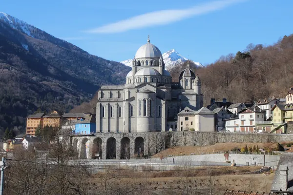 Il Santuario della Madonna del Sangue a Re