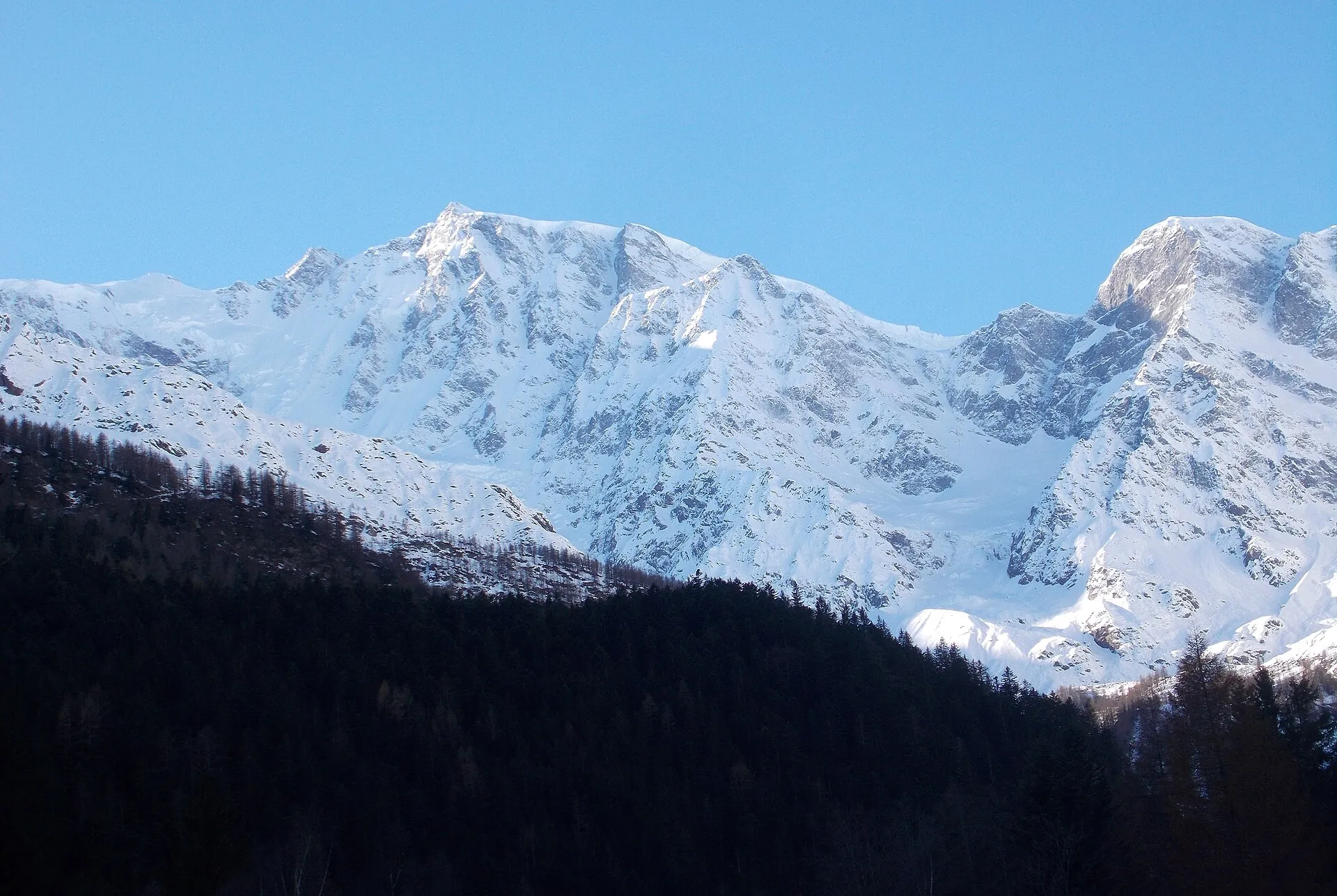 La parete est del Monte Rosa vista da Macugnaga